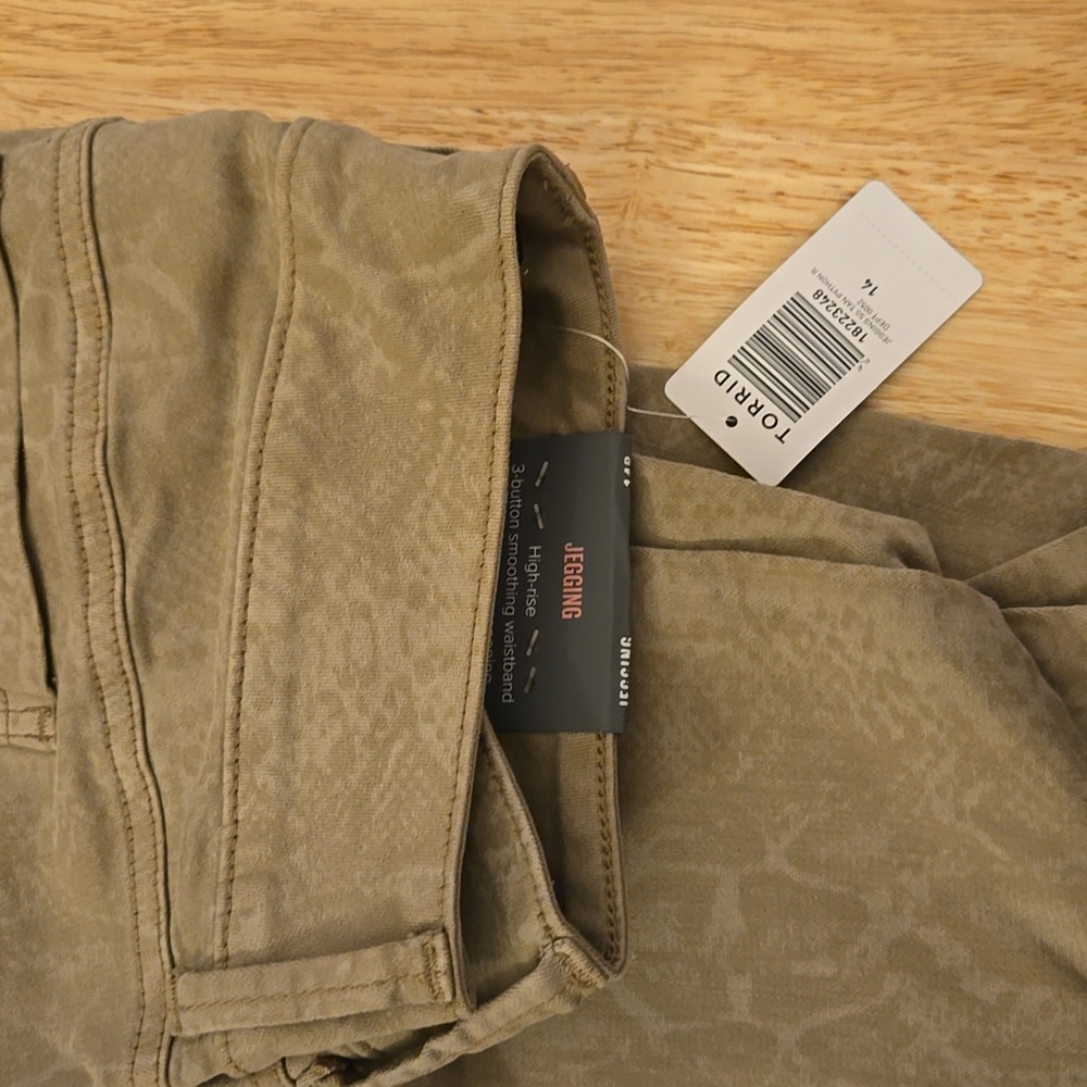 Torrid High Rise Super Skinny Python Jegging NWT - image 5